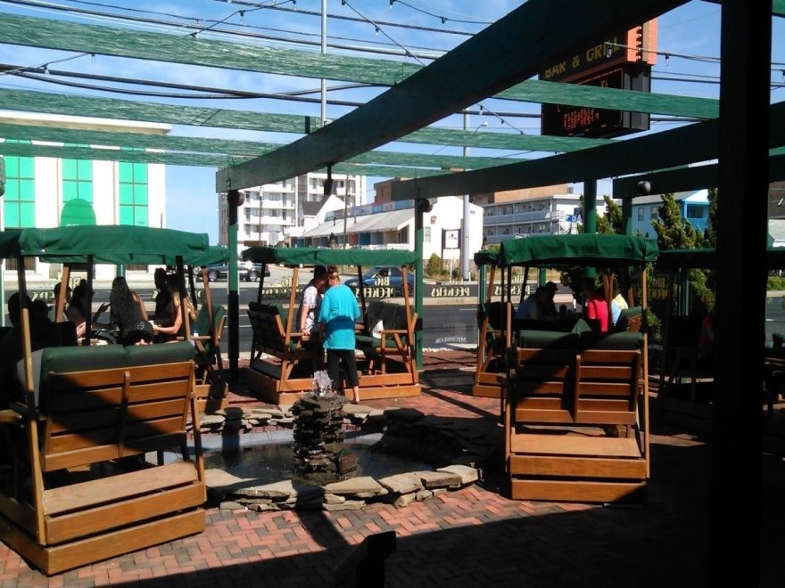 Big Pecker's Bar & Grill