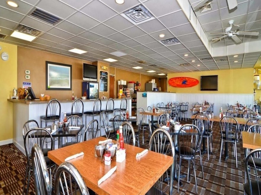 Sea Bay Bar & Grille