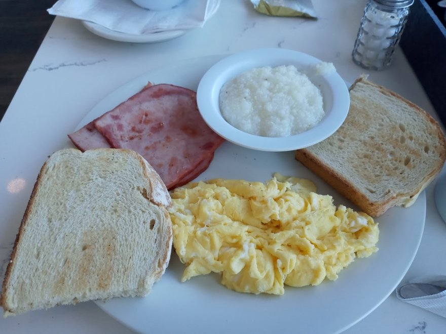 Sea Bay Bar & Grille