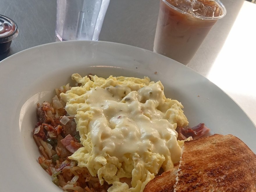 Sea Bay Bar & Grille