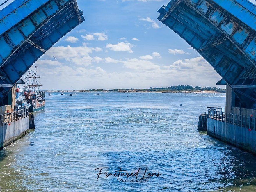 Under The Bridge Watersports - Jet Ski & Pontoon Boat Rentals