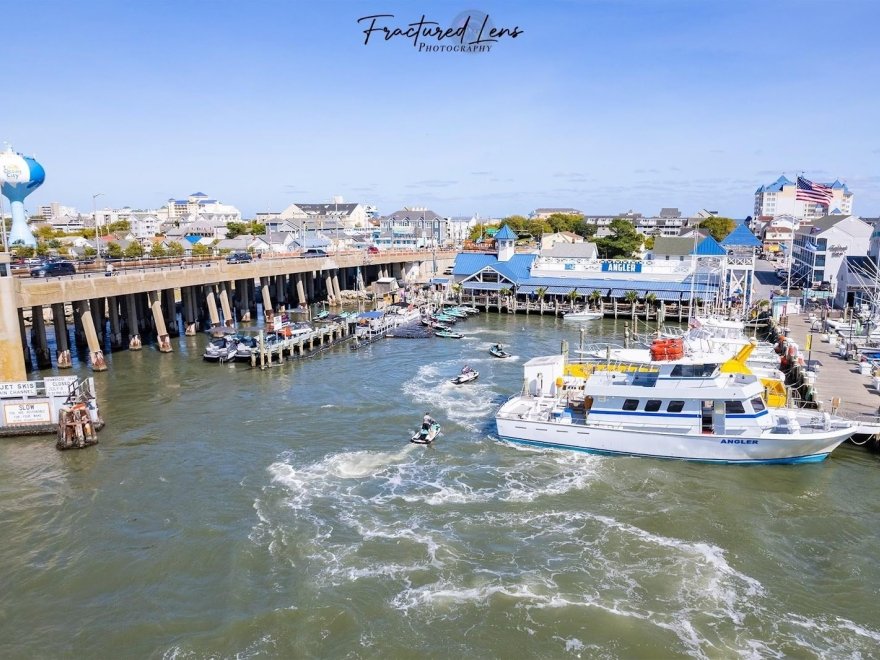 Under The Bridge Watersports - Jet Ski & Pontoon Boat Rentals