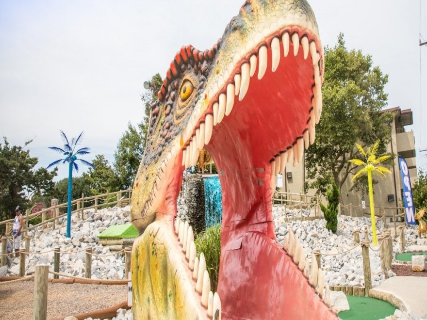 Nick's Mini Golf - Nick's 21st Street Jurassic Golf & Ropes Course