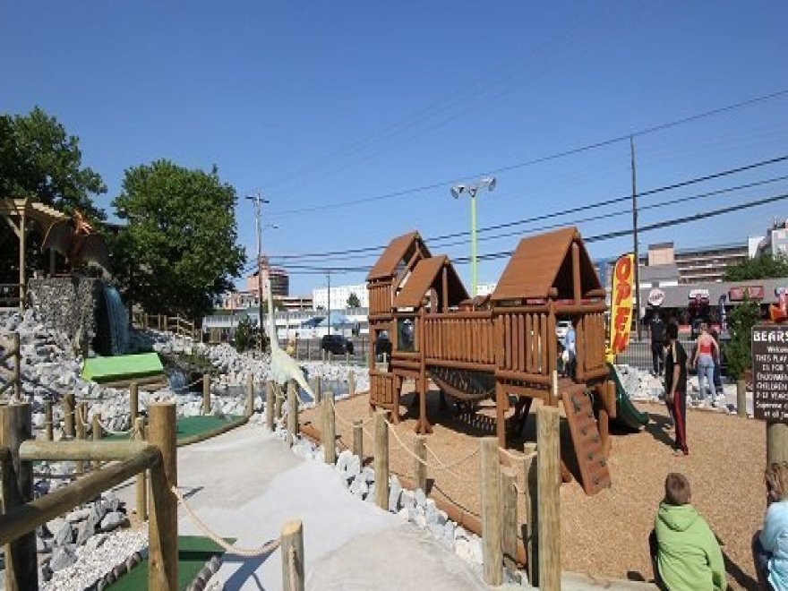 Nick's Mini Golf - Nick's 21st Street Jurassic Golf & Ropes Course