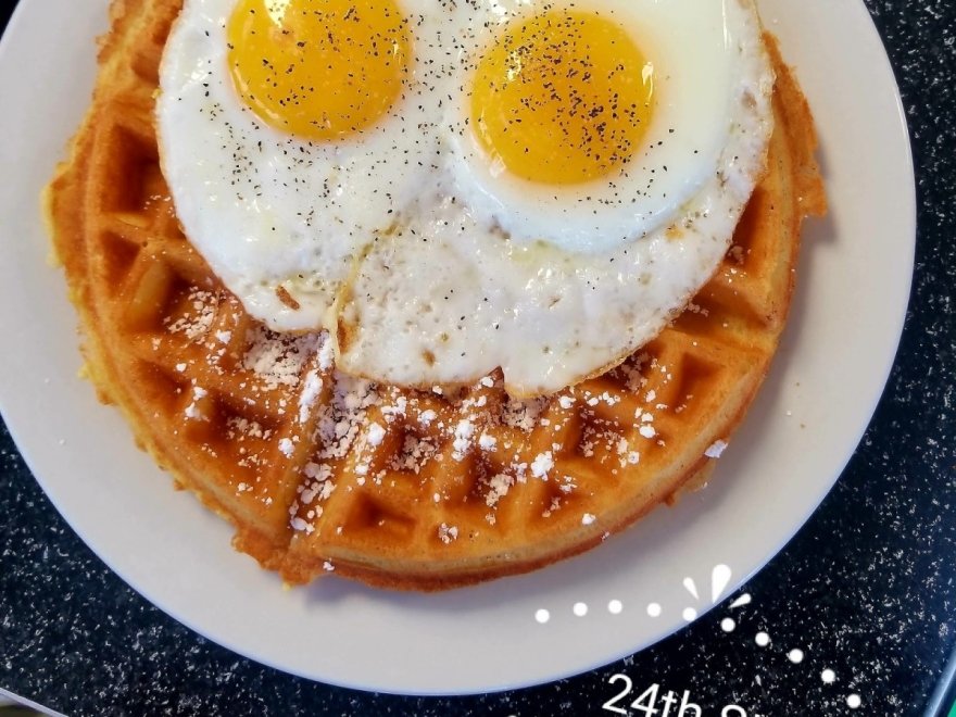 Satellite Breakfast Restaurant and Pool Bar