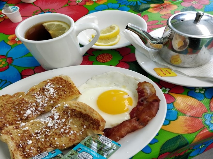 Satellite Breakfast Restaurant and Pool Bar