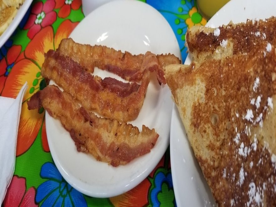 Satellite Breakfast Restaurant and Pool Bar