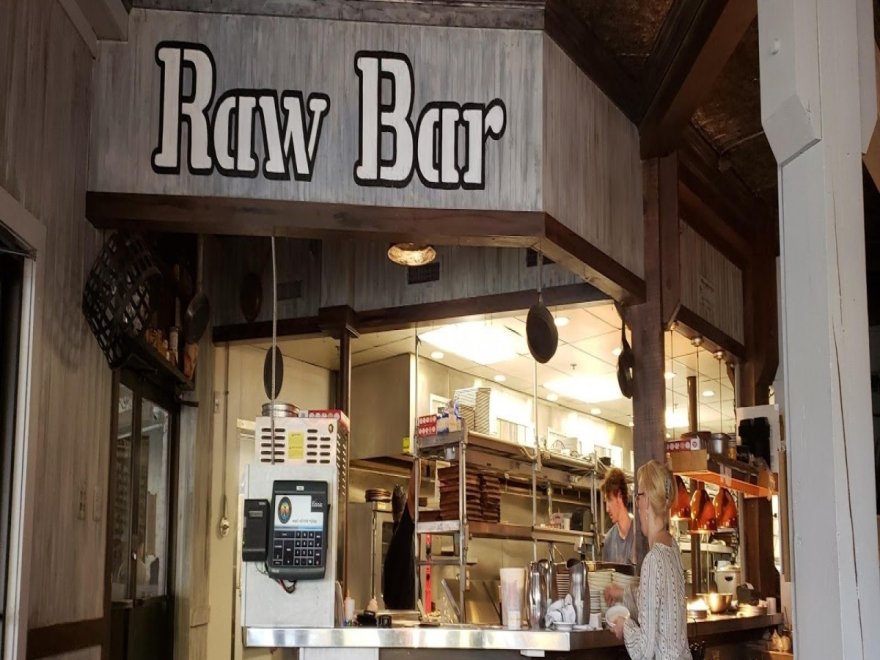 Tailchasers Restaurant & Dock Bar