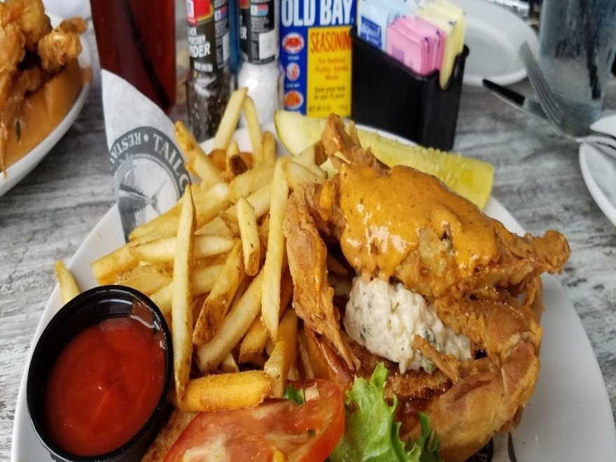 Tailchasers Restaurant & Dock Bar