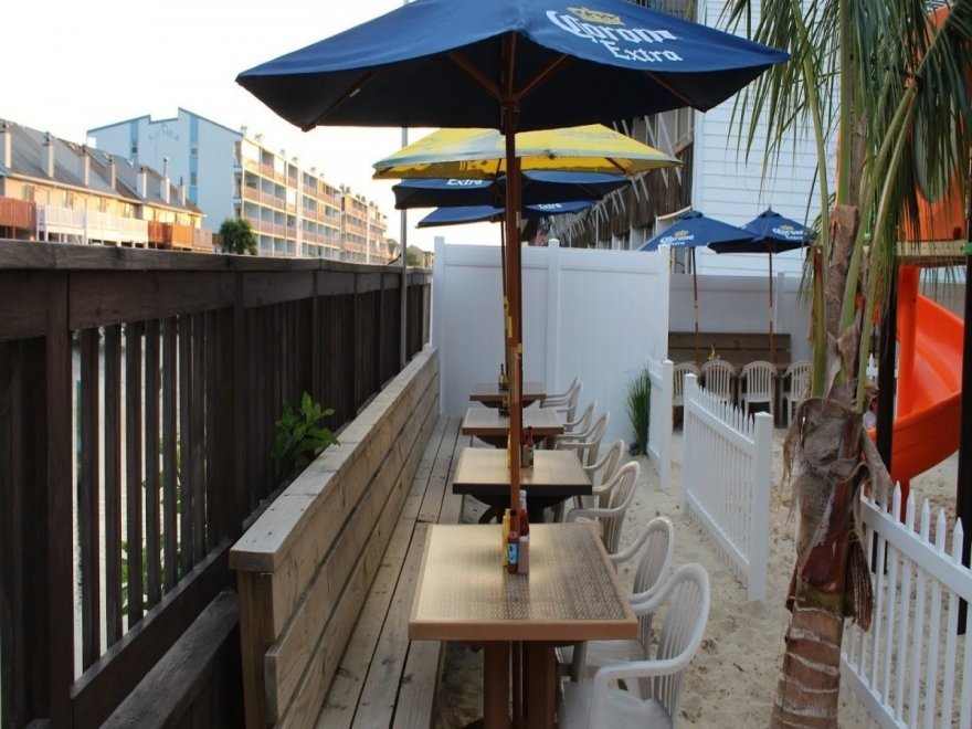 Tailchasers Restaurant & Dock Bar