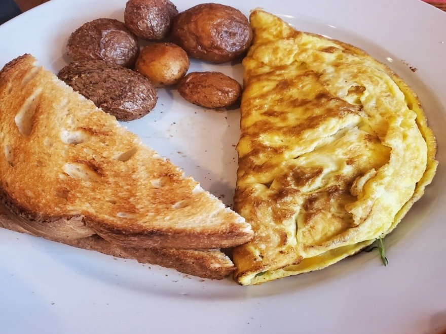 Oaked 110 Whiskey & Wine Bar