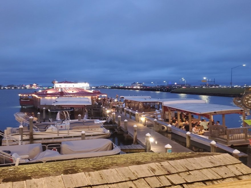 Hooper's Crab House & Sneaky Pete's