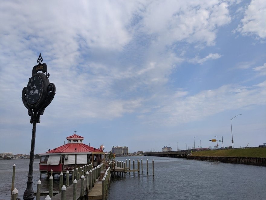 Hooper's Crab House & Sneaky Pete's