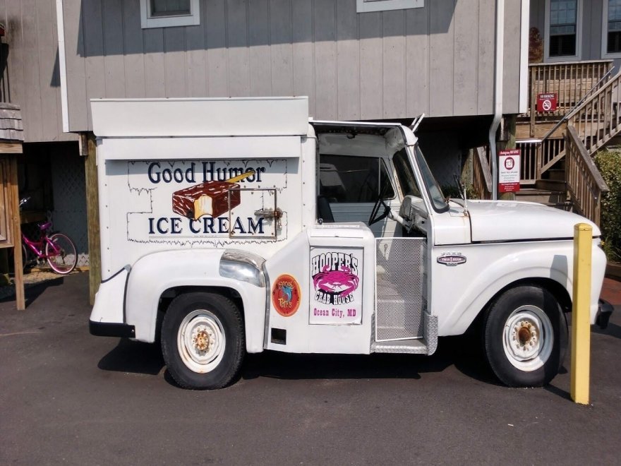 Hooper's Crab House & Sneaky Pete's