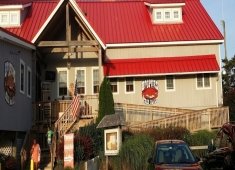 Hooper's Crab House & Sneaky Pete's