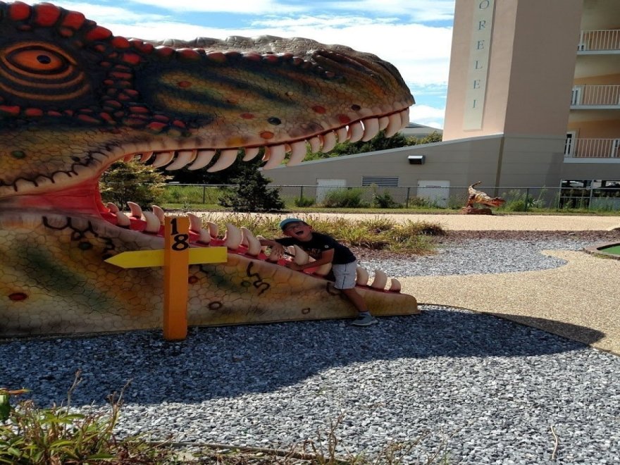 Nick's Mini Golf - Nick's Dino Golf & Mining Company