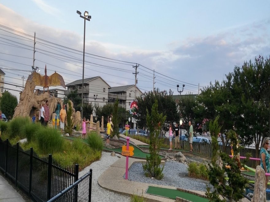 Nick's Mini Golf - Nick's Dino Golf & Mining Company