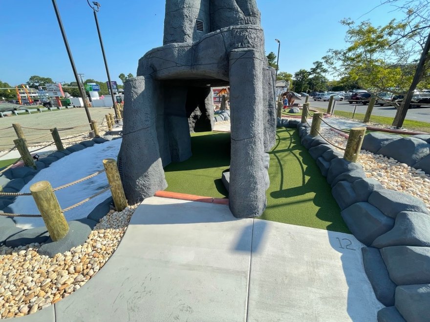 Nick's Mini Golf - Nick's Dinoland Golf