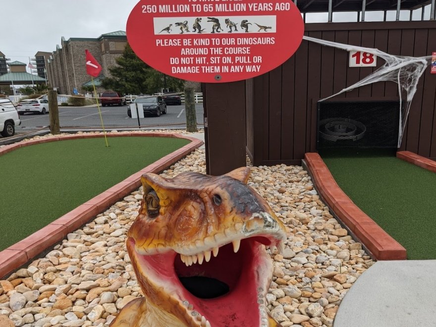 Nick's Mini Golf - Nick's Dinoland Golf
