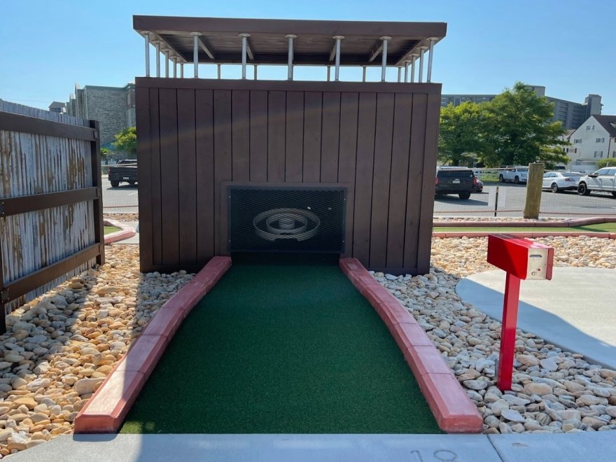 Nick's Mini Golf - Nick's Dinoland Golf