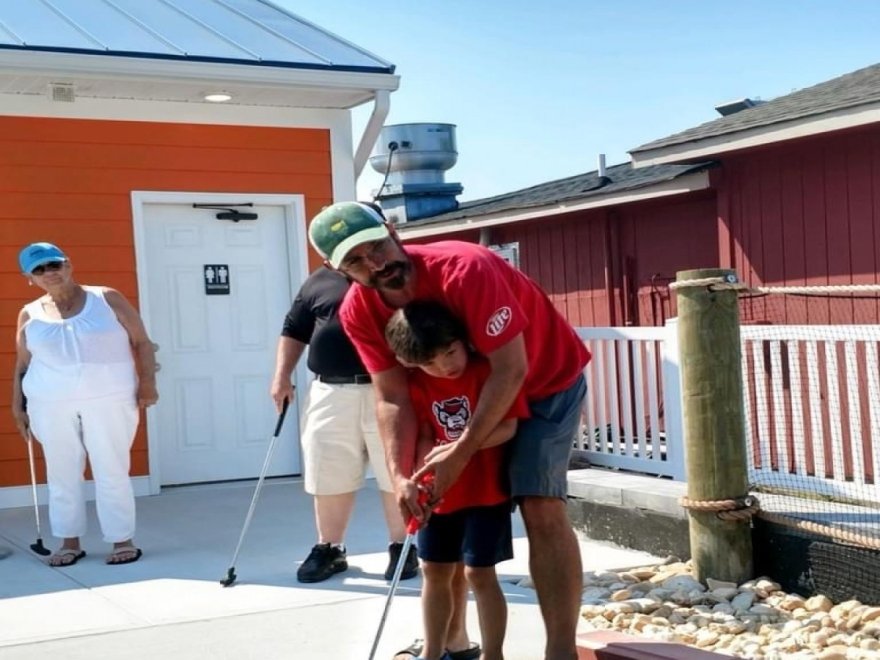 Nick's Mini Golf - Nick's Dinoland Golf