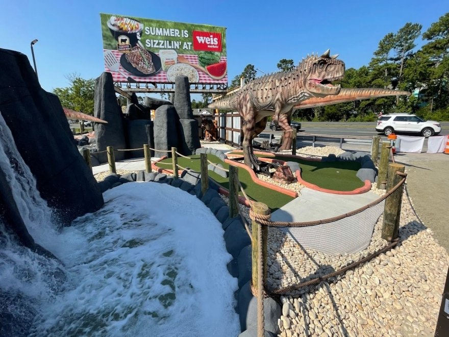 Nick's Mini Golf - Nick's Dinoland Golf