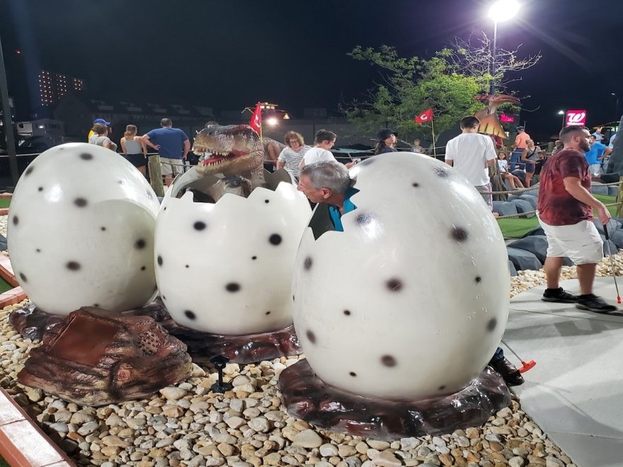 Nick's Mini Golf - Nick's Dinoland Golf