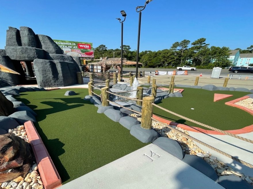 Nick's Mini Golf - Nick's Dinoland Golf