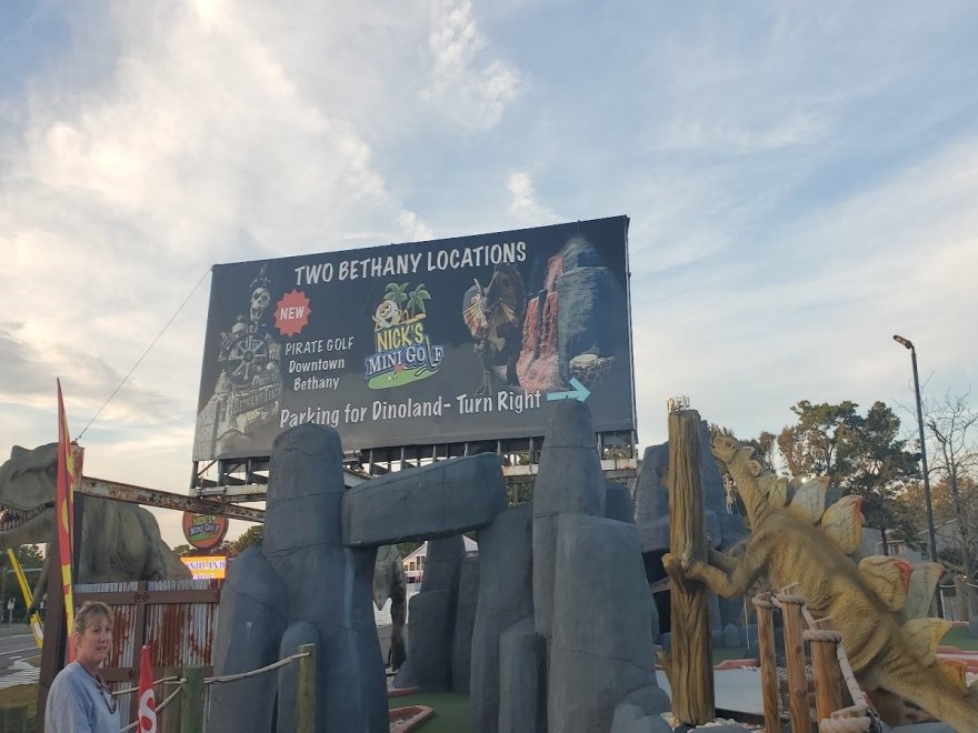 Nick's Mini Golf - Nick's Dinoland Golf